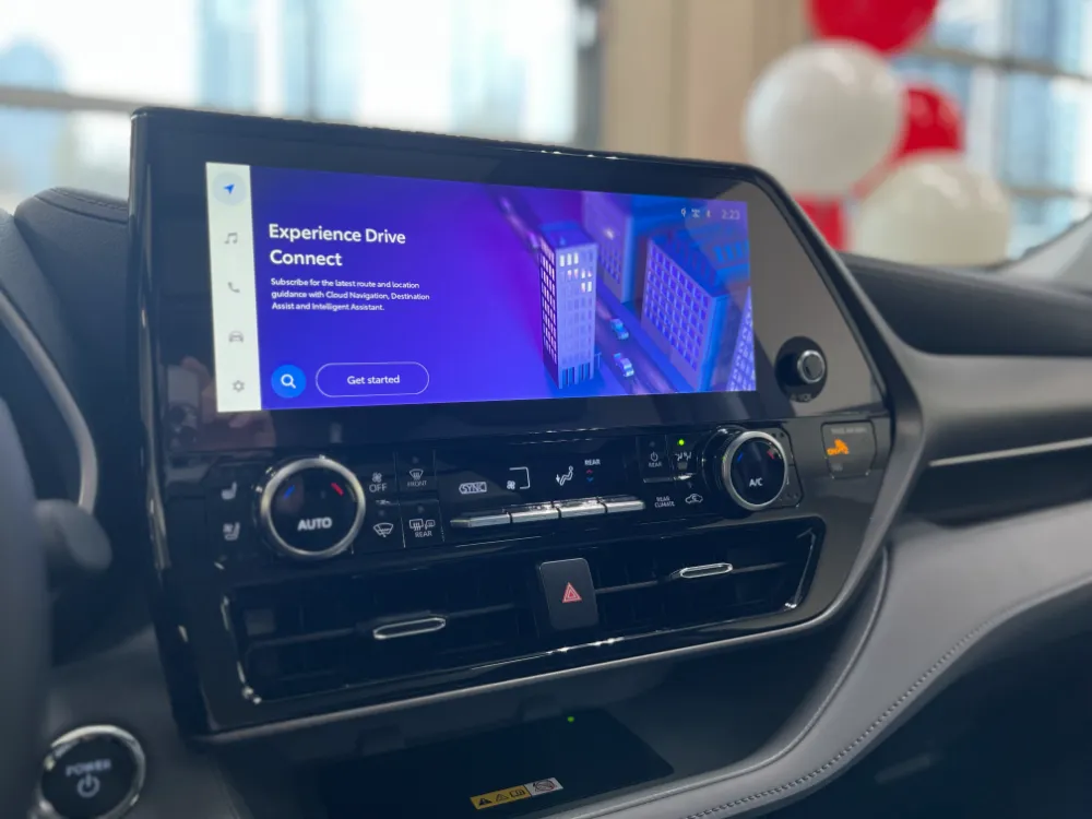 2023 highlander hybrid limited white w graphite interior 13